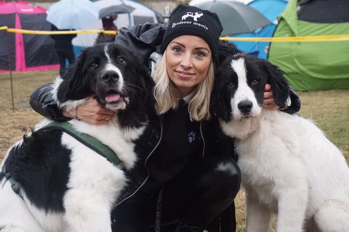 Baileys unokáival Ingrid Gyöngye Conorral és Cleopátrával 2019-ben a komáromi kiállításon: